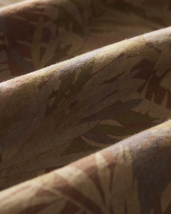 Taylor Stitch SS Hawthorne Shirt in Olive Desert Palm